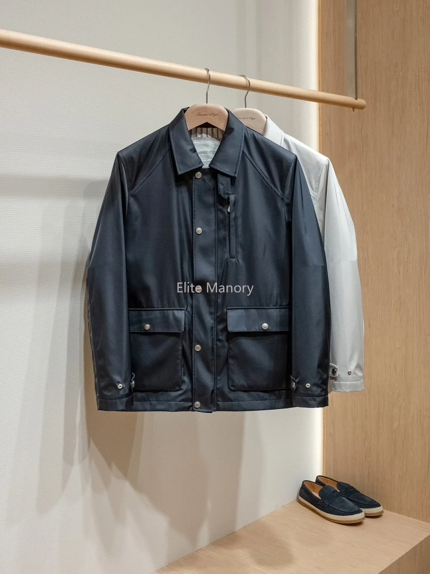 Custom mulberry silk three-proof fabric, shoulder-plugged traveler lapel jacket