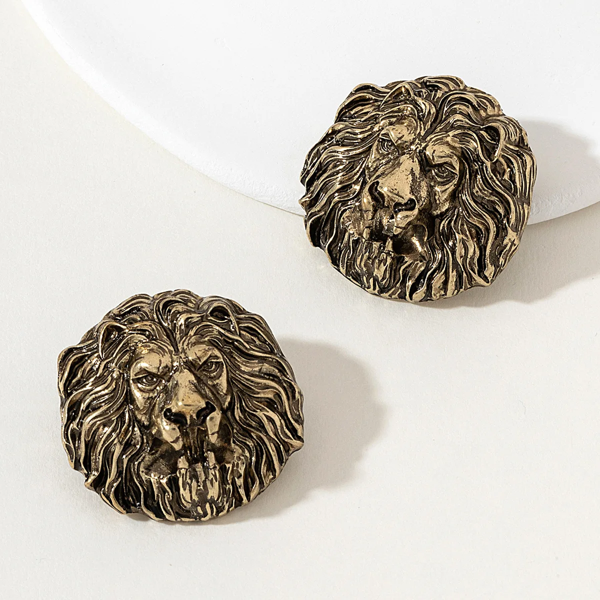 Vintage Exaggerated Lion Head Metal Ear Studs Earrings for Women Holiday Party OL Gift Fashion Jewelry Ear Accessories