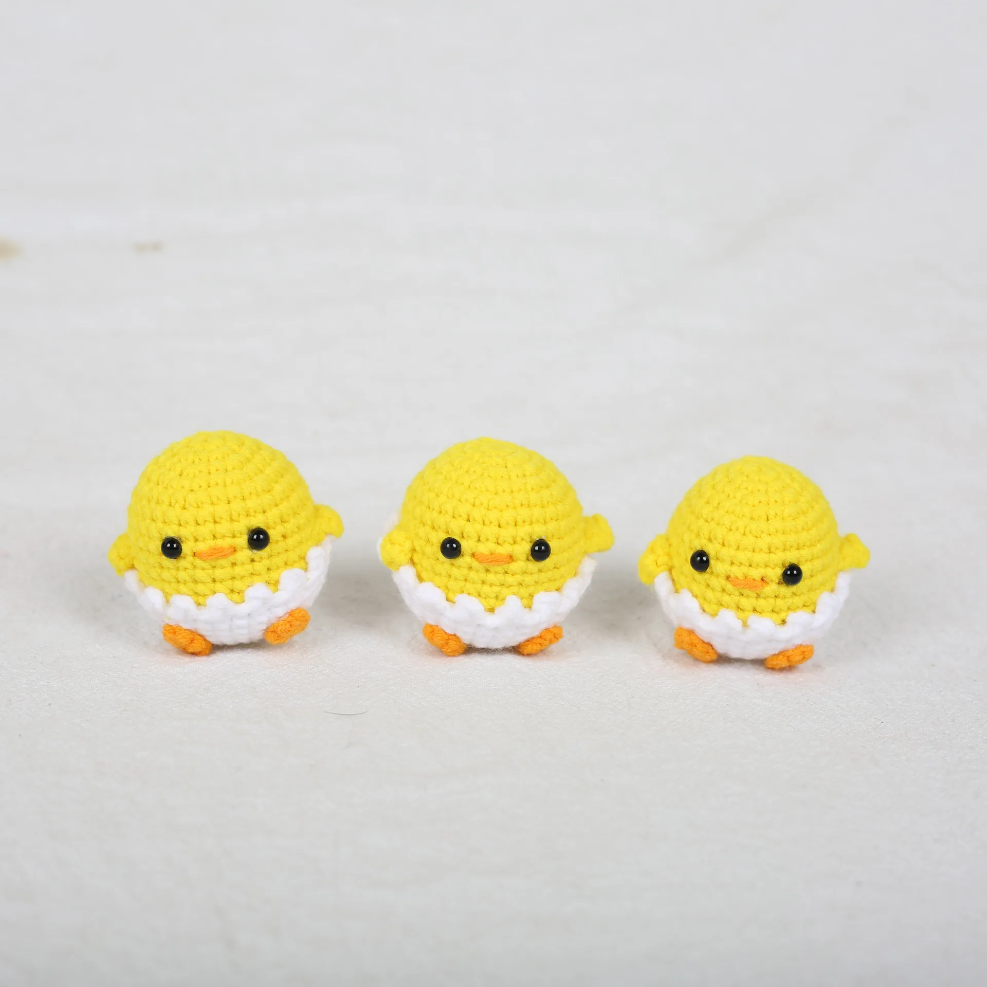 Niedlicher gehäkelter Hühneranhänger, Mini gestrickter Cartoon-Schlüsselanhänger, handgemachter Tier-Schlüsselring, Anhänger für Kosmetiktasche und Rucksack. – Detail 2