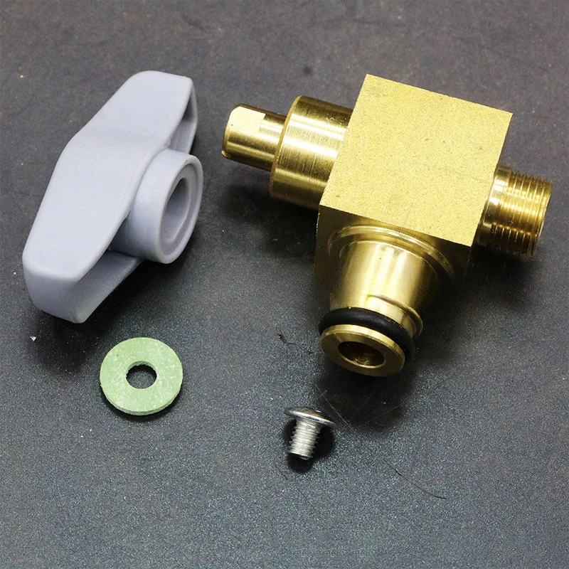 

Детали газового котла: квадратный клапан подачи воды, предохранительный клапан, запасные газовые котлы Vaillants 24 кВт и 28 кВт.