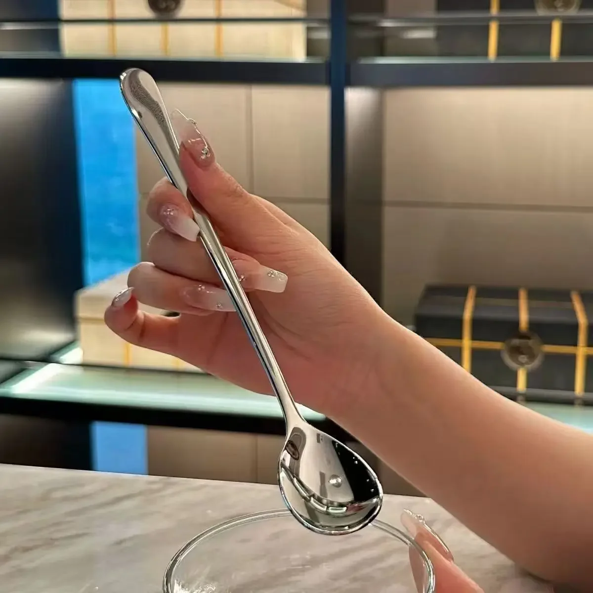 ملاعق خفيفة فاخرة من الفولاذ المقاوم للصدأ بمقبض طويل - أواني أنيقة متعددة الوظائف للقهوة والمربى وتناول الطعام