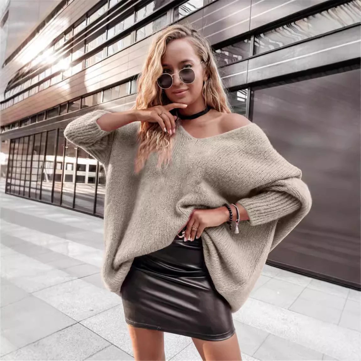 Frauen Pullover Lose V-ausschnitt Batwstring Hülse Dicken Pullover Splice Casual Off Schulter Jumper Streetwear Herbst 2025,