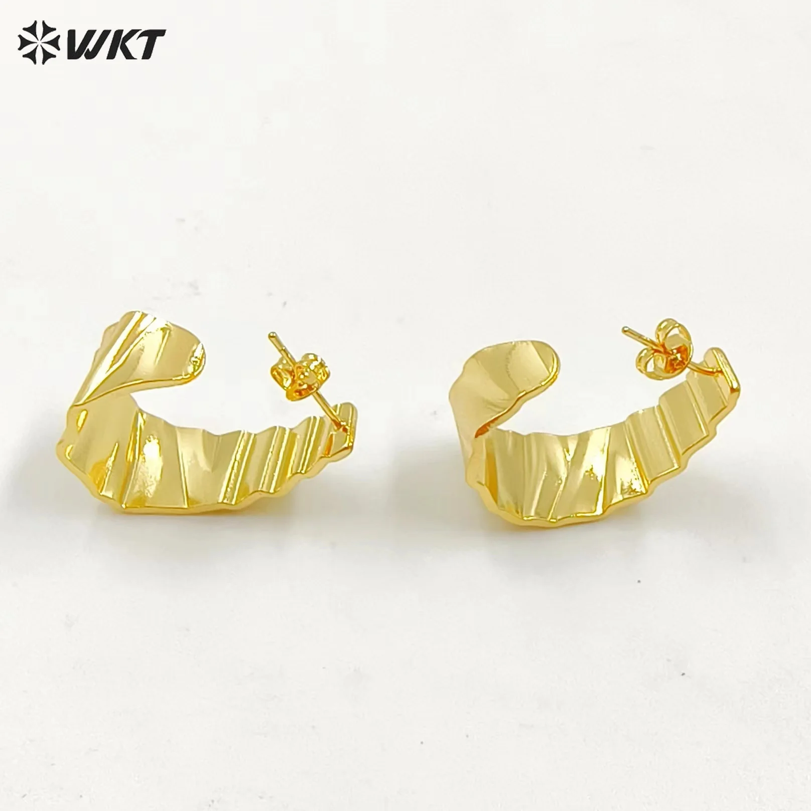 WT-JFE115 18K Real Gold Plated Yellow Brass Crescent Horn Shape Women Metal Uneven Hammer Earrings 10Pairs