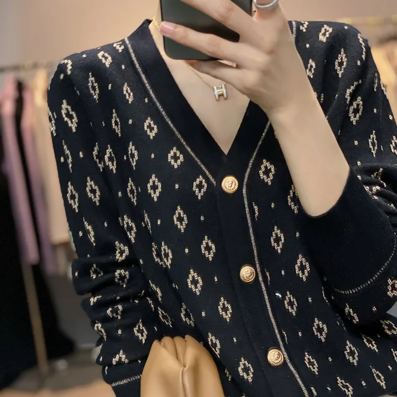 2023 New Lazy Wind Retro Sweater Coat Gentle Wind French Knit Cardigan Female Design Sense Niche Early Autumn