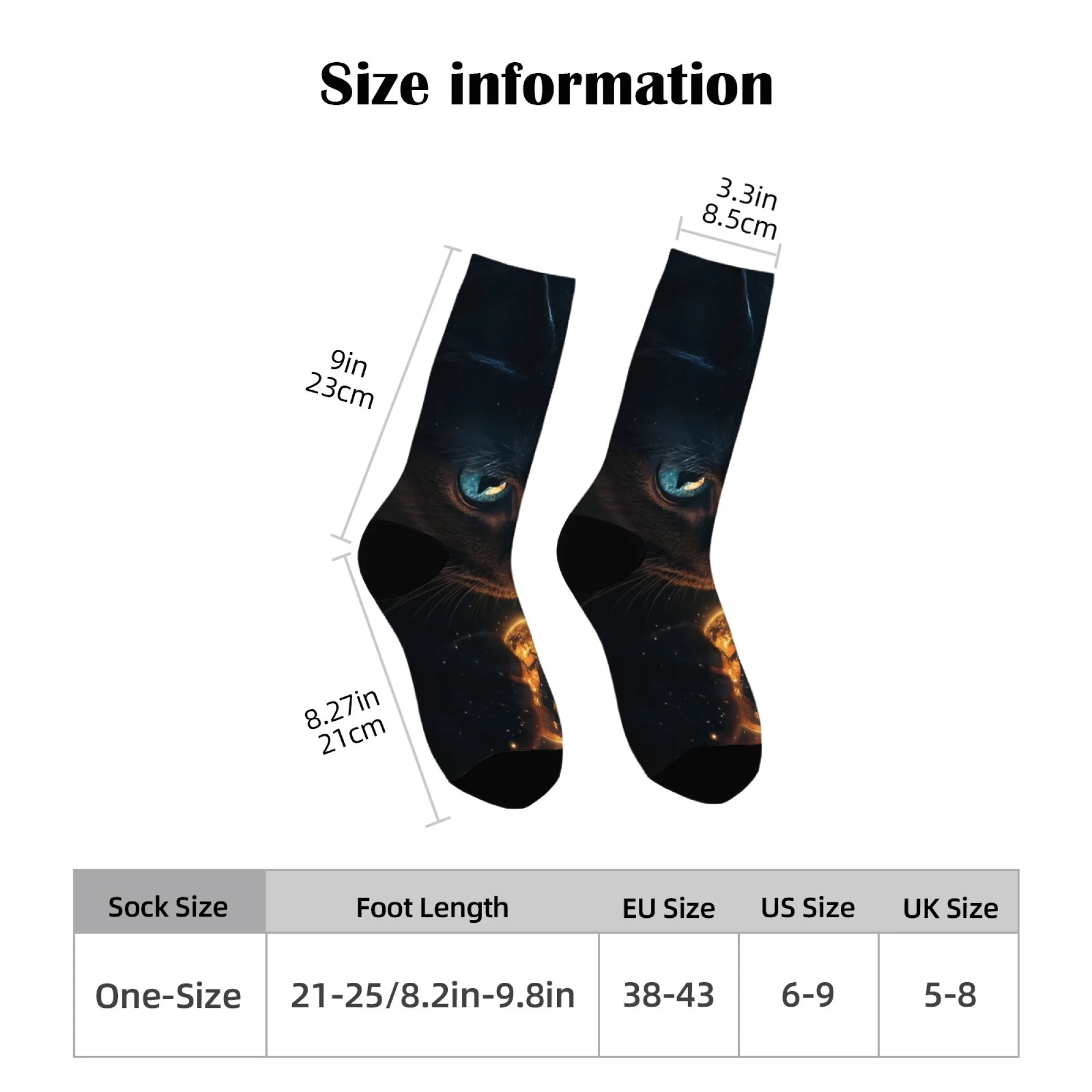 Mysterieuze Zwarte Kat in een Fantasie Universum Sokken Nieuwigheid Gelukkige Herensokken Ademend Antislip Buitensportsokken Feestcadeau