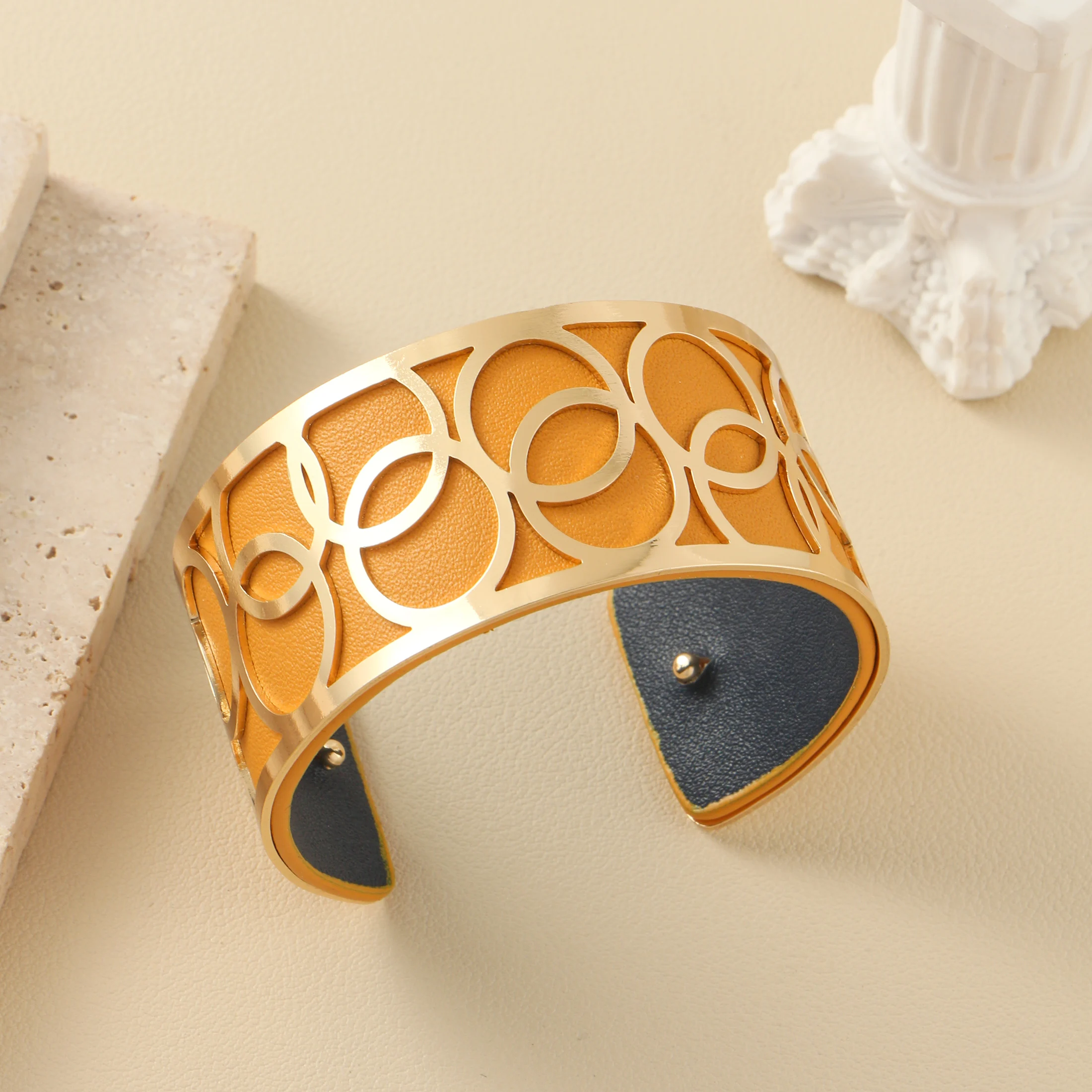 Georgett Circle Geometric Decoration Double sided Replaceable Leather Women\'s Daily Wear Jewelry Gift Open Bracelet