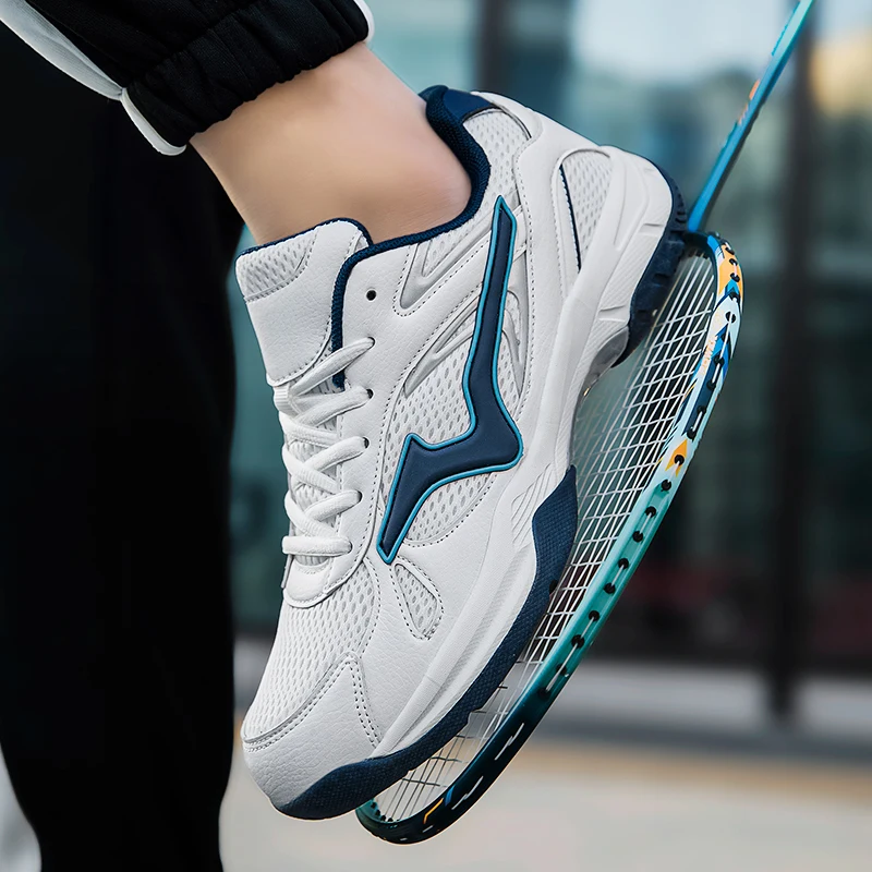 

Men's and Women's Badminton Shoes Comfortable and versatile unisex badminton shoes, hiking shoes, trainers