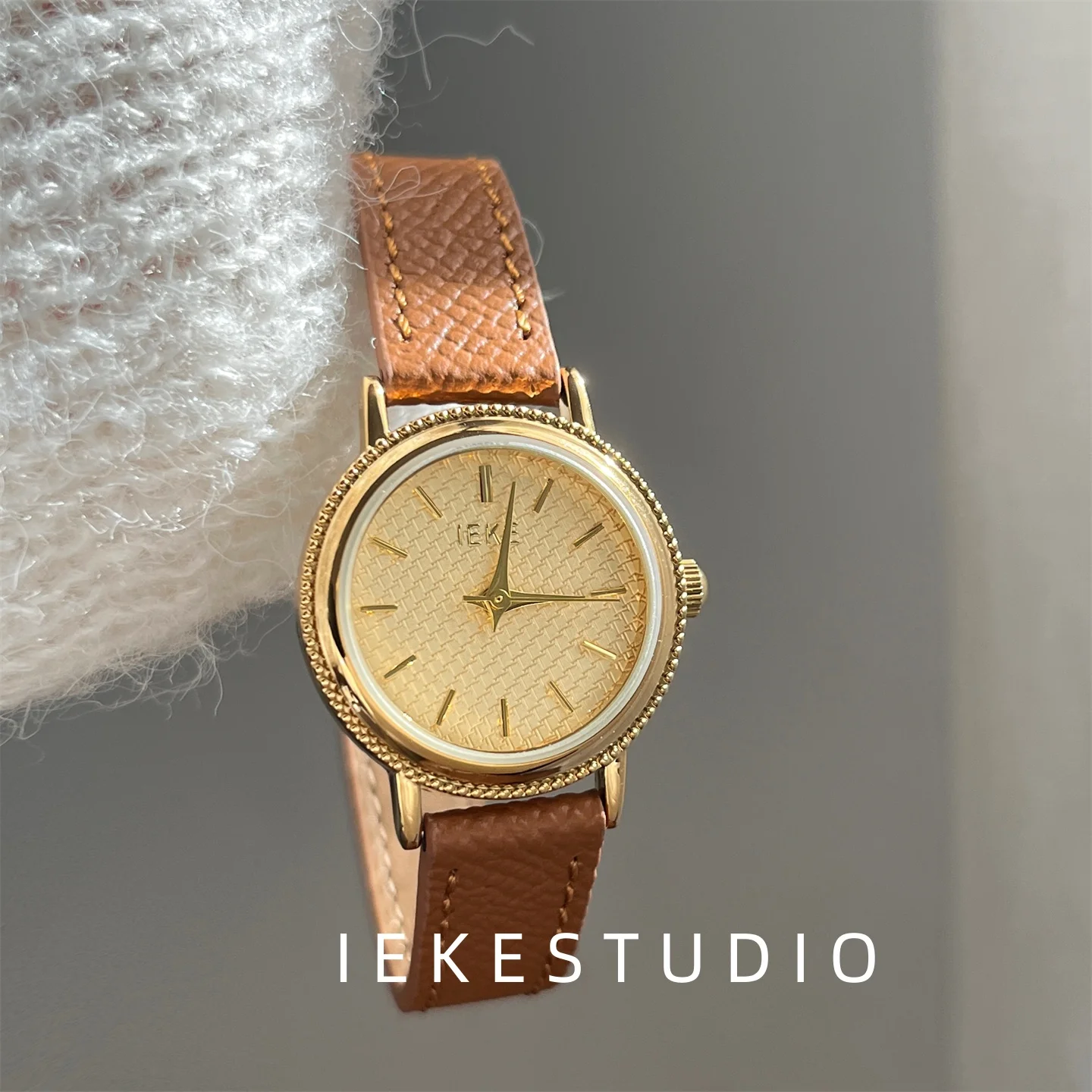 

2026 New Brown Round Watch for Women Premium Minimalist Elegant Fashion Luxury Vintage Ladies Leather Quartz Wristwatch