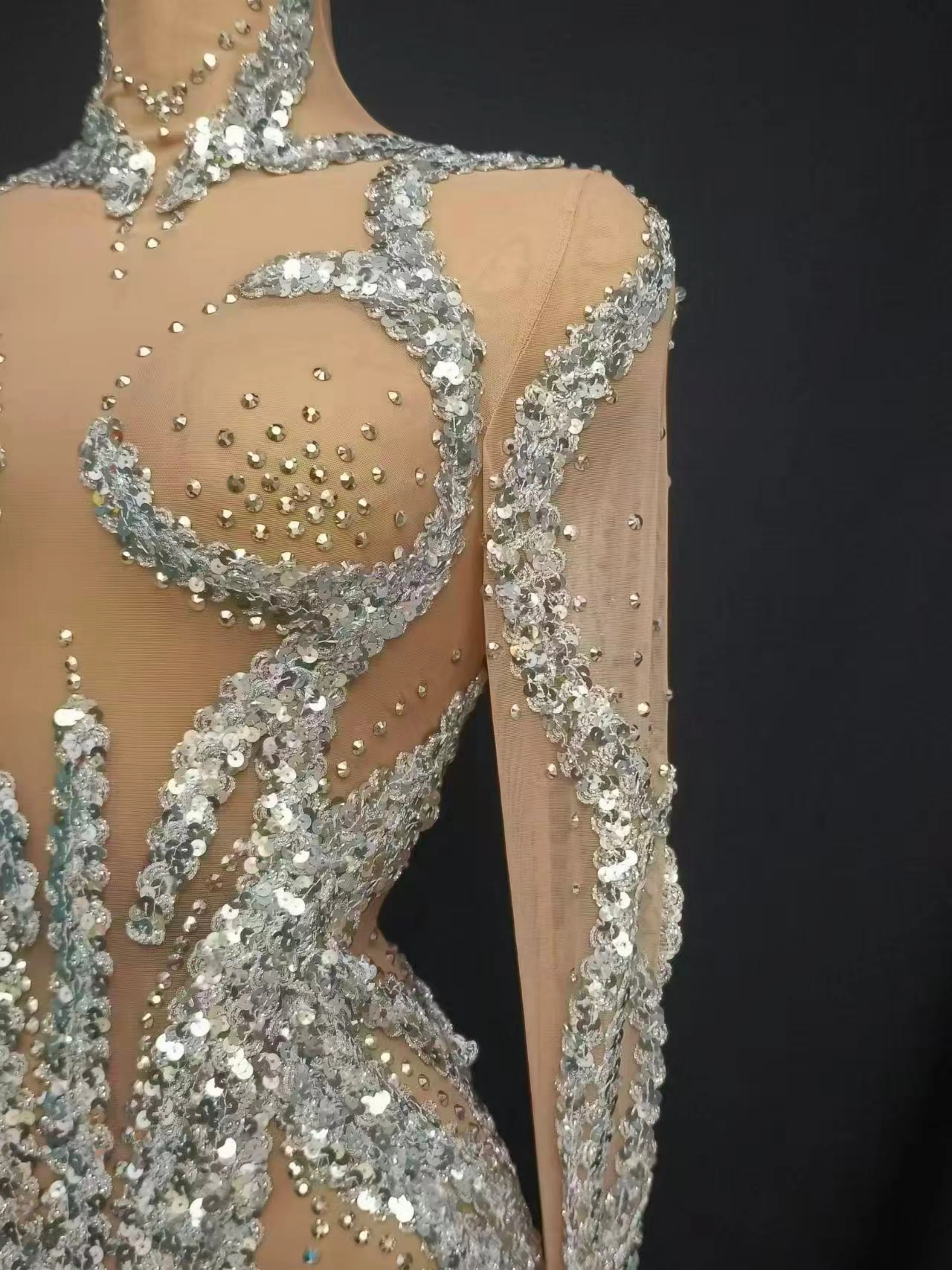 Abito da ballo per ragazza con prospettiva trasparente sexy opulenta Abito da donna con paillettes di lusso in argento Spettacolo teatrale per cocktail party