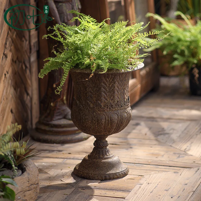 European retro wrought iron flower pot handicrafts, tall trophies, old flower utensils