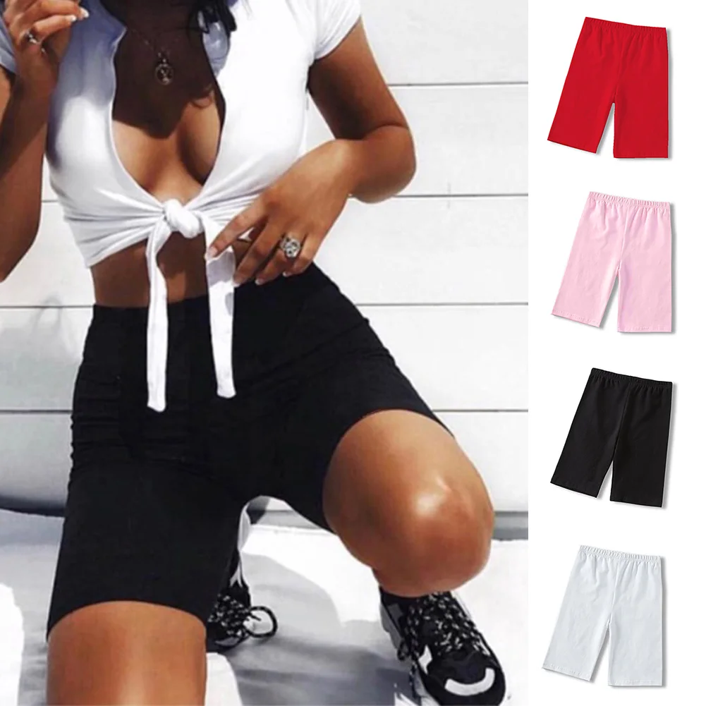 شورت نسائي رياضي ضيق بخصر عالٍ ومطاط قليلاً للارتداء الكاجوال والرياضي مناسب لجميع المواسم