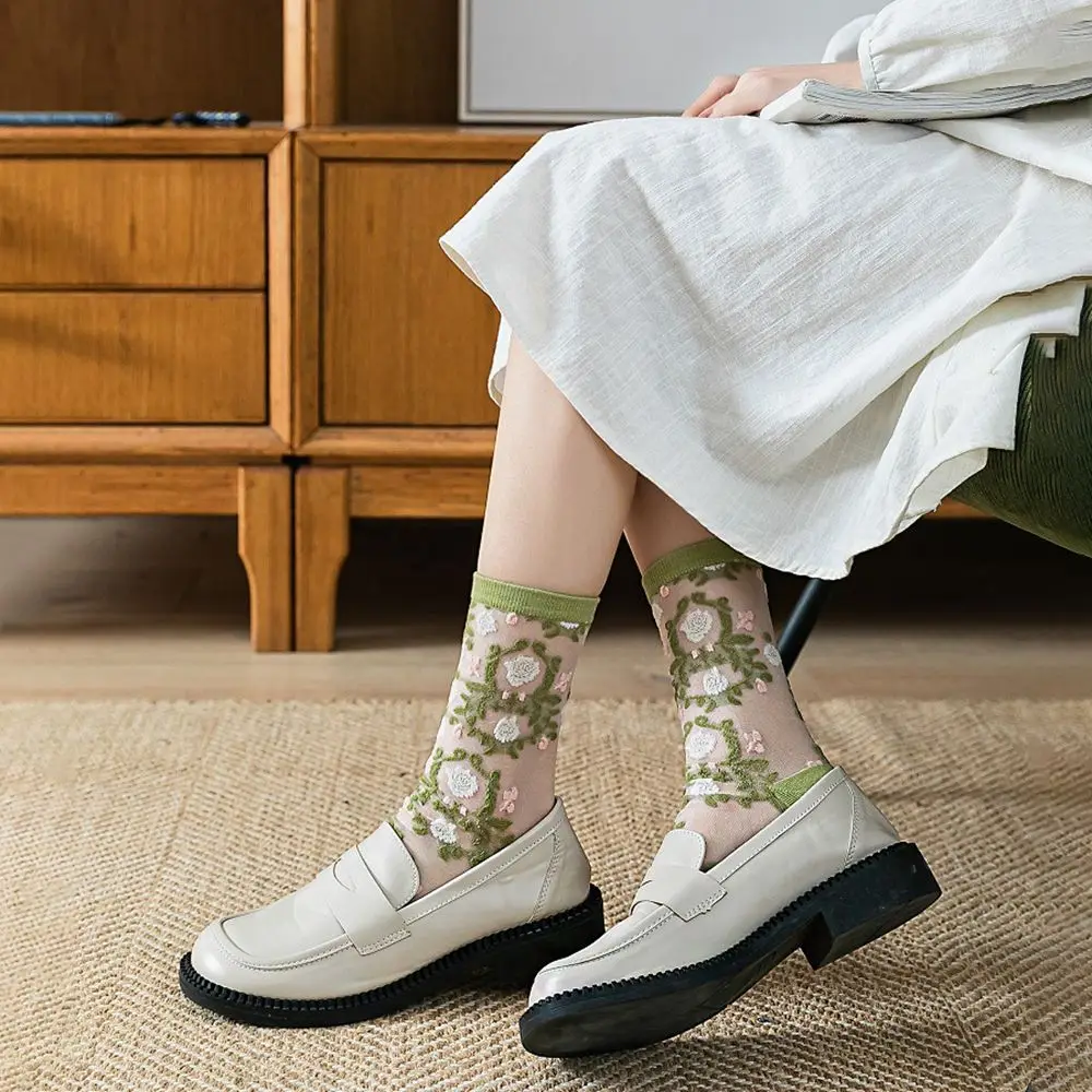 تنفس الحلو الصيف الكورية كريستال جوارب حريرية شبكة الأوسط جوارب أنبوبية زهرة الجوارب النسائية الجوارب الأزهار الجوارب