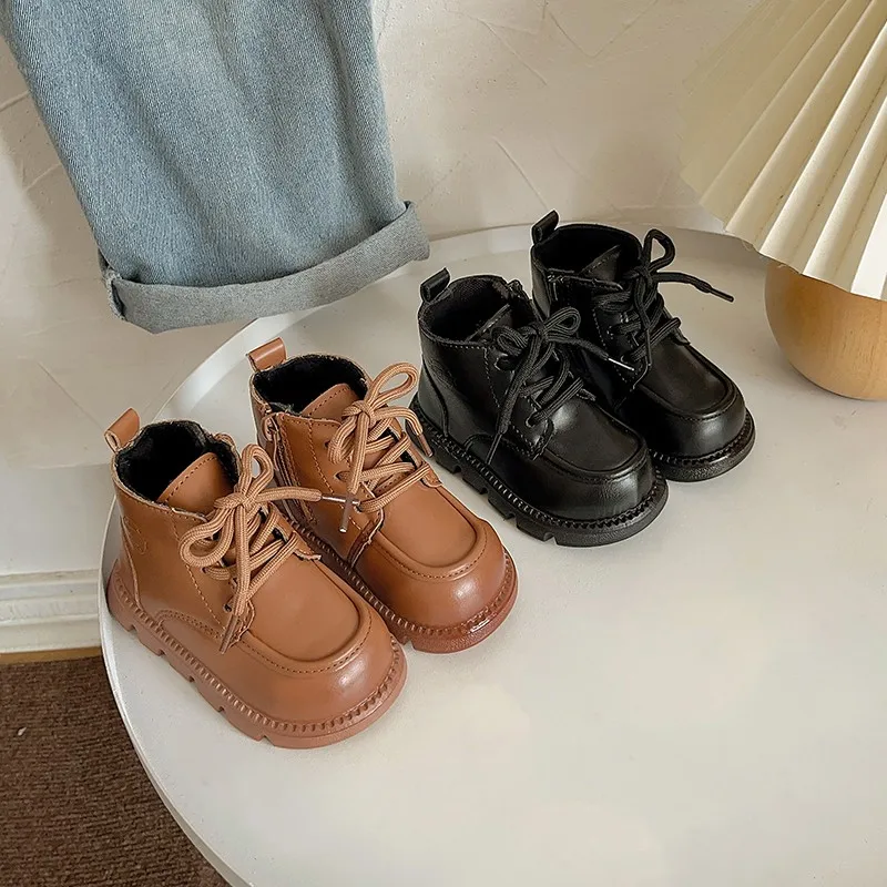 Children's Retro Fashion Sewing Design Leisure Warm Plush Boots 2025 Winter New Soft-soled Comfortable Non-slip Lace-up Booties.