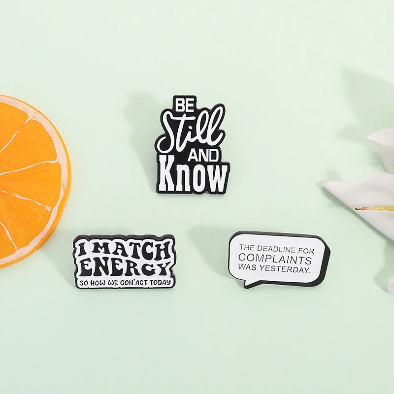 Alfileres esmaltados con citas inspiradoras divertidas, broches con frases positivas de energía, insignia de solapa para mochila, joyería para regalo