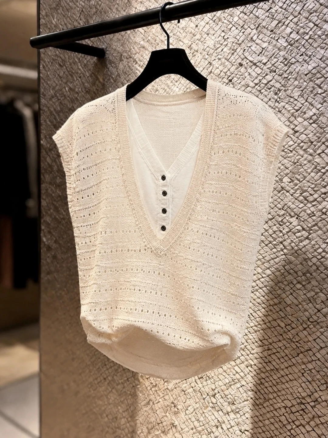 

Commute Fashion Ice Silk Knitted V-Neck Short Sleeve Loose Top Korean Style Straight Cut Summer 2026 Elegant Versatile Top