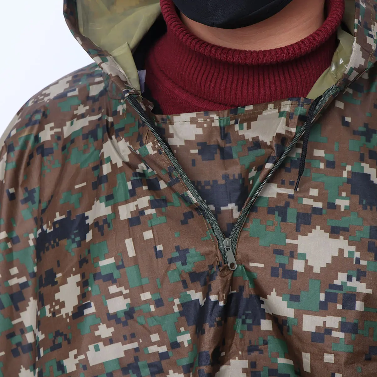 

Camouflage Rain Coat Waterproof Multifunction Cloak Outdoor Survival Gear Lightweight Durable Polyester Fabric Foldable