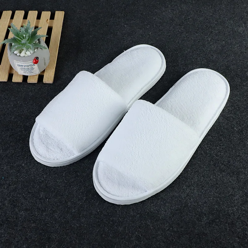 

1Pair Soft Warm Disposable Slippers Coral Fleece Slippers Half Pack Hotel Slipper Breathable Non-slip Men Women Shoes All Season