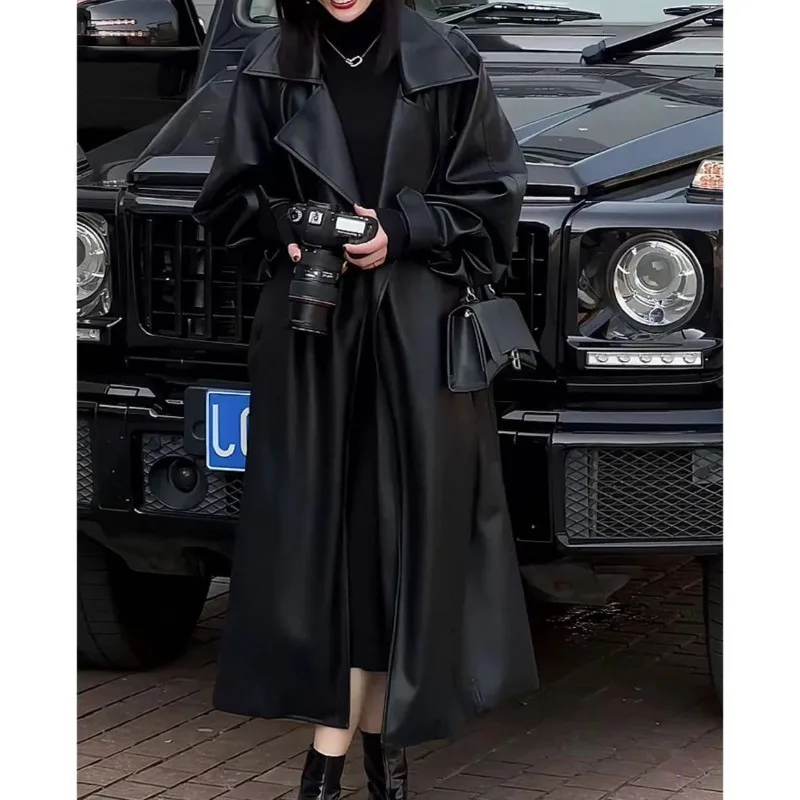 Giacca in pelle in pile lunga al ginocchio stile autunno e inverno per donna Nuovo cappotto da motociclista allentato Trench di fascia alta da donna