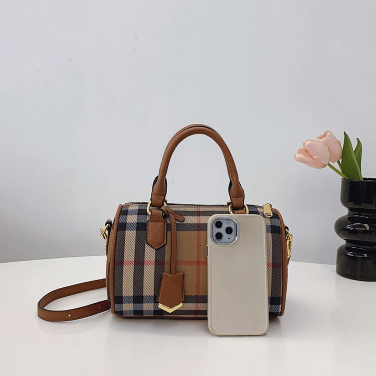 Large Capacity Classic Stripe Plaid Pattern Shoulder Bag PU Crossbody Tote with Adjustable Strap Zip Closure for Daily Use view 3