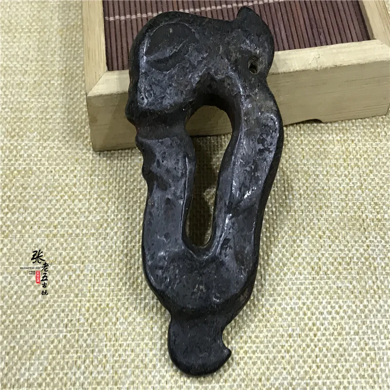 Carved jade article Hongshan Culture Gaoyu meteorite old object Lao Dong put a decoration lock. stone objects