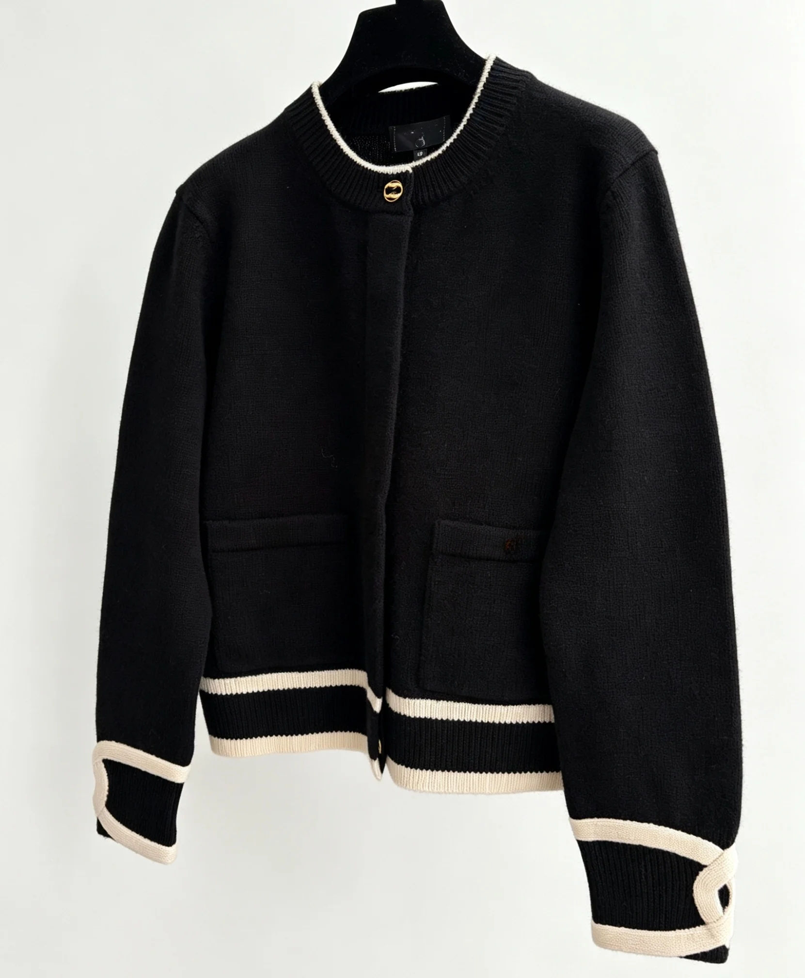 

High-Quality Cashmere Knitted Open Cardigan Women's Style Spring Summer Color Block Sleeve Design Gold Button Placket