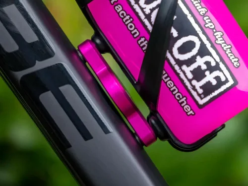 Imagen 2 del producto MUC-OFF Secure Tag Holder 2.0 para la posición de la bicicleta de seguimiento anti-thife AirTag protege la caja fuerte de su bicicleta