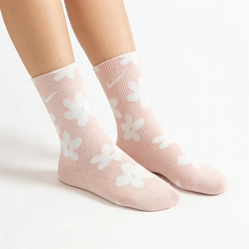 

Nike Soft, Simple, Comfortable, Odor-Resistant, Versatile Mid-Calf Socks (Unisex) 3-Pack, Pink DH6297-901