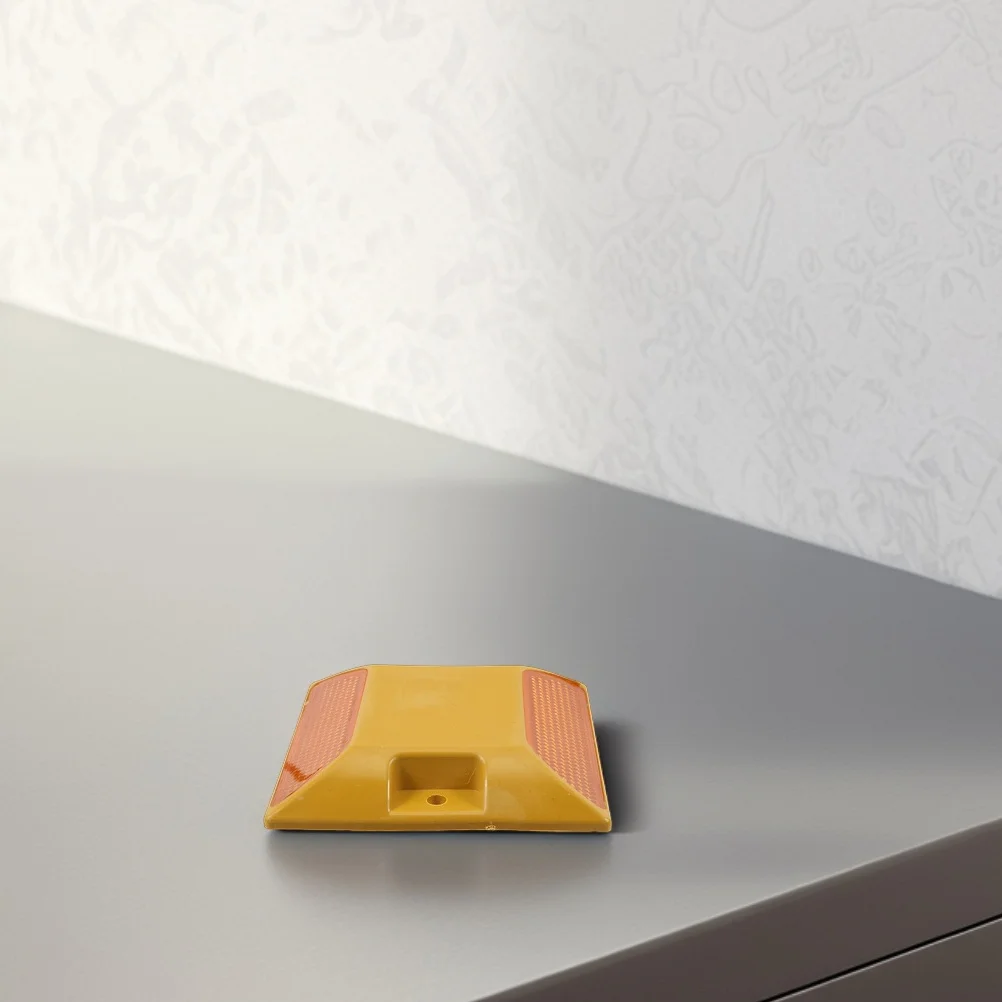 5 قطع من مصارف الطرق بتصميم عاكس للضوء من البلاستيك شديد التحمل للممرات وعلامات السلامة عالية الوضوح لحركة المرور