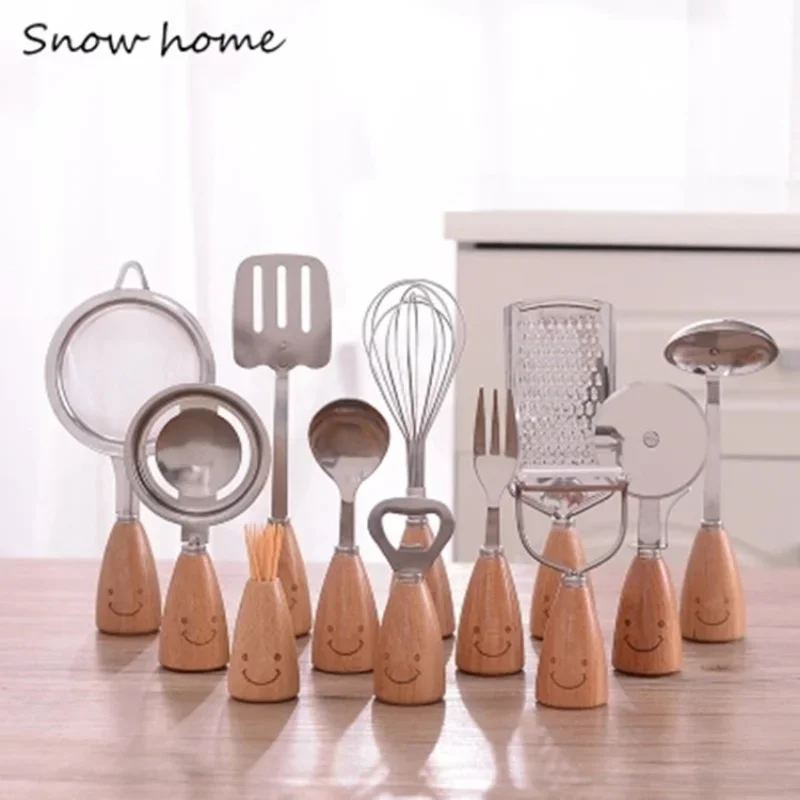 Cute Smile Tableware Wooden Handle, Stainless Steel Egg Division Scoops Peeler Skimmer Grater Pizza Wheel, Kitchen Gadgets, 1Pc