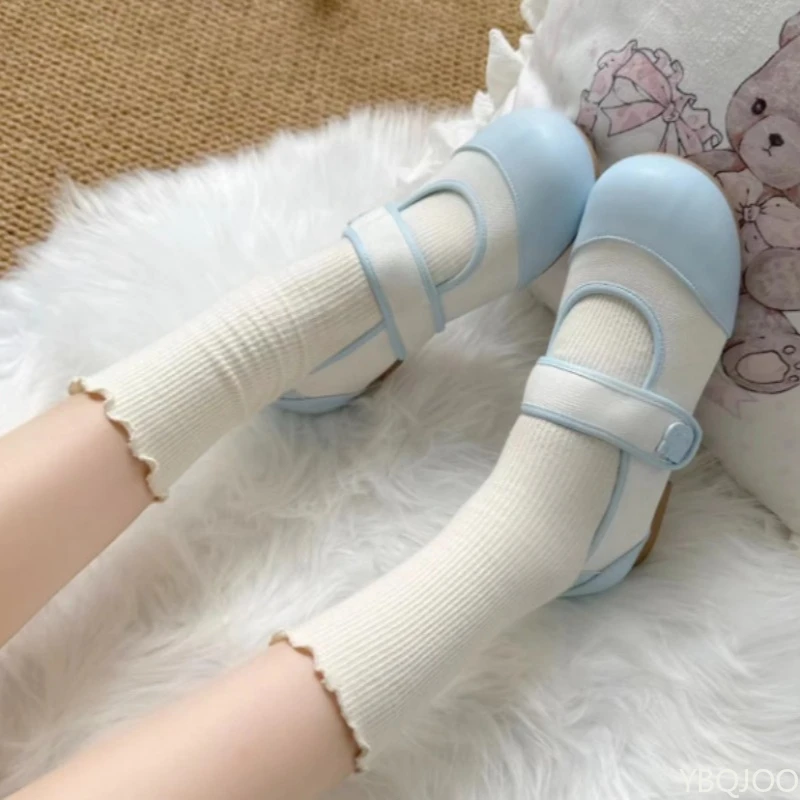 أحذية نسائية لربيع وصيف متخصصة لطيفة بمقدمة مستديرة وبسيطة ومريحة ومتعددة الاستخدامات ونعل مسطح وحذاء واحد