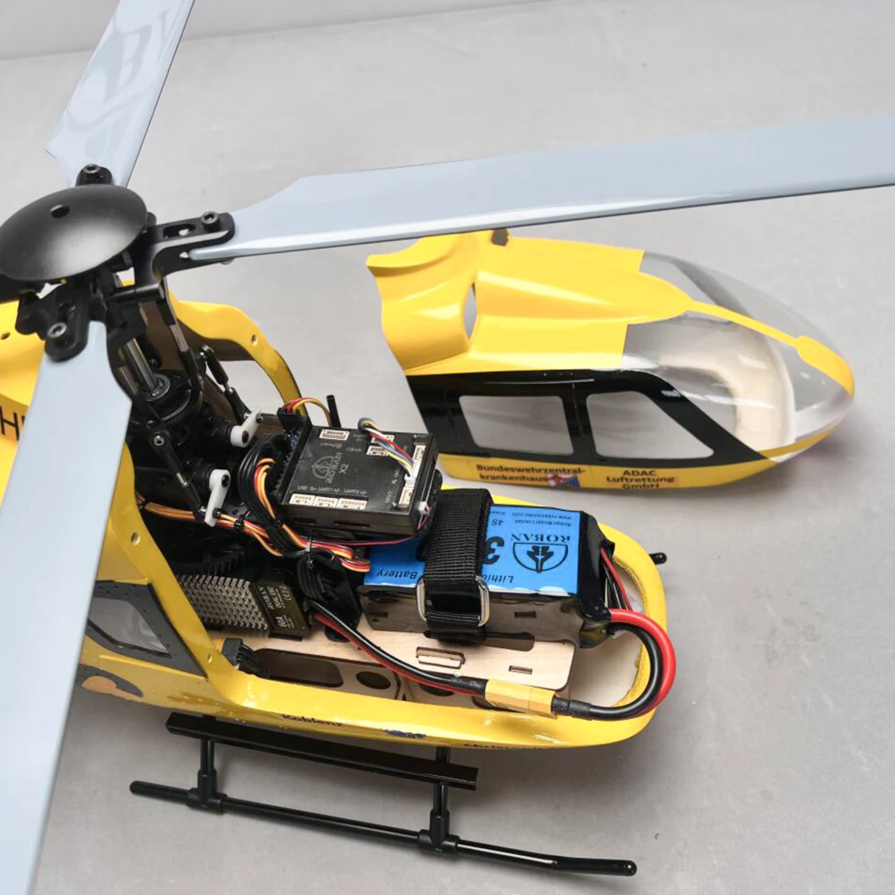 Roban RC Modellhubschrauber RTF EC135 450Größe Gelb Rot/Blau Schwanz RC 4 Flügel X2 Modell