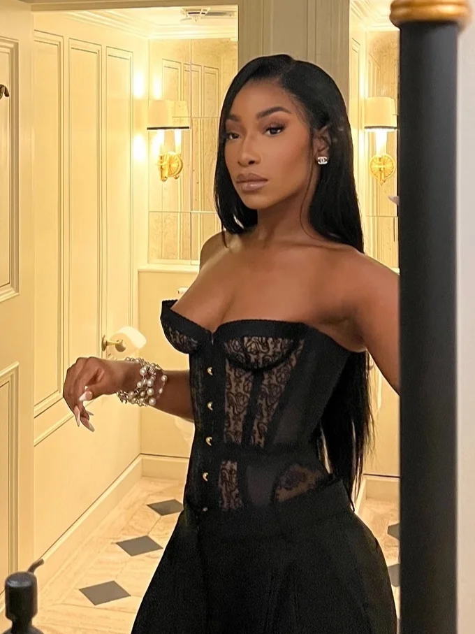 مثير الدانتيل حمالة البلوزات المرأة الصيف ملابس الحفلات قبالة الكتف سليم صالح شيك سترة عارية الذراعين أكمام شارع العليا بلوزات على الموضة