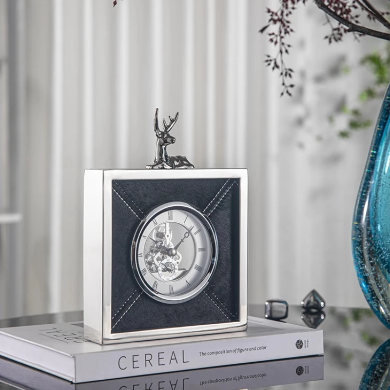 Simple Modern Deer Desktop Clock High-Grade Metal Ornaments for Living Room Creative Decorative Clock for Home Office Display