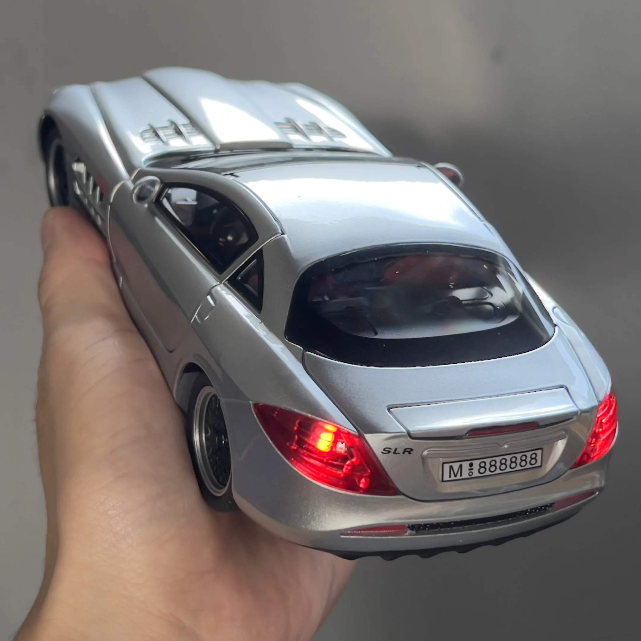 1:24 بنز SLR ماكلارين 722 S رودستر سبيدستر سوبركار سبيكة معدنية دييكاست نموذج سيارة الصوت والضوء لعبة أطفال قابلة للجمع