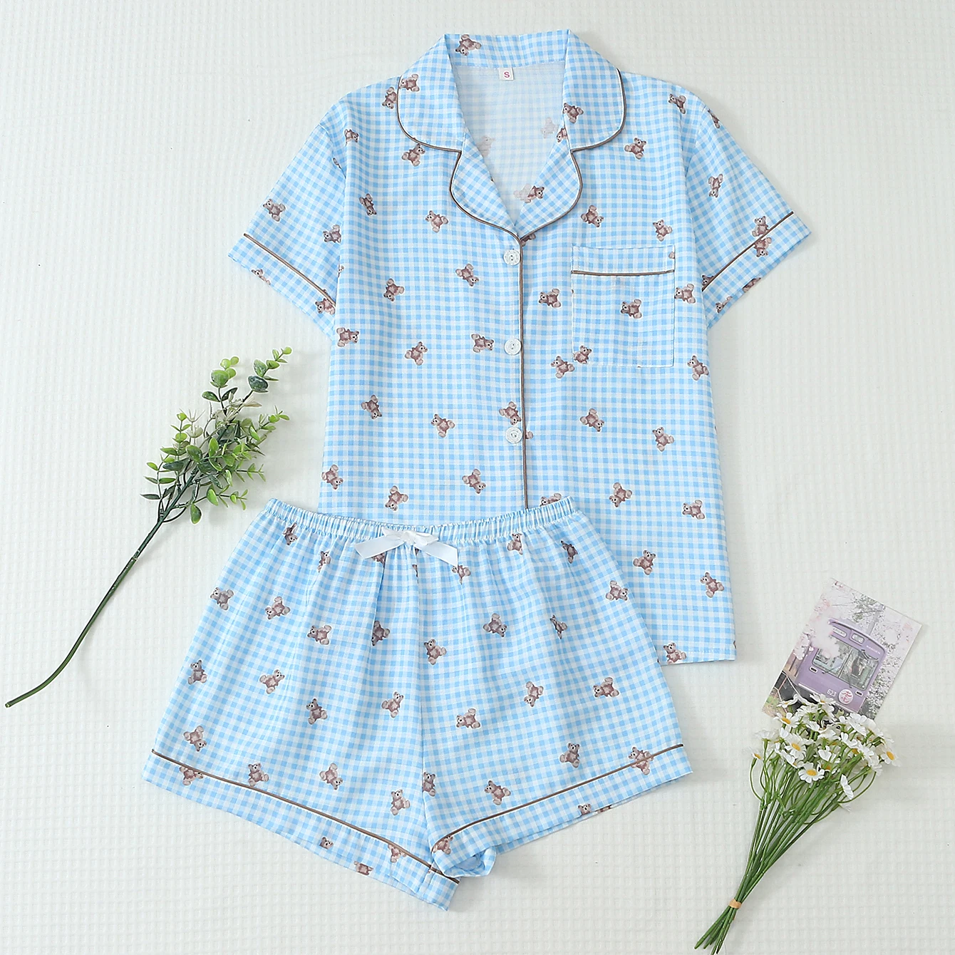 Two-Piece Comfortable Blue and White Plaid Bear Print Lapel Button-Down Short-Sleeve Top with Pockets and Bow Shorts, Spring and Summer Women's Pajama Loungewear Set Suitable for Home Use