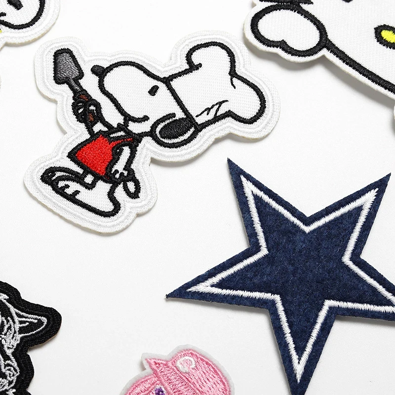 MINISO カートゥーン スヌーピー 刺繍 アイロン接着パッチ 可愛い縫い付け布バッジ - DIYアパレルアクセサリー 衣類カスタマイズ用