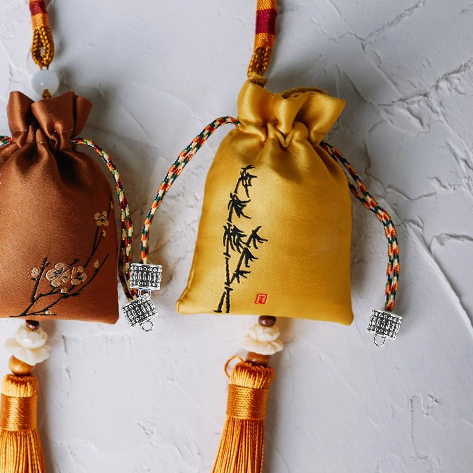 20個入り チベットシルバーペンダントメタルルーズビーズ DIYジュエリー製作 ネックレス ブレスレット クラフトビーズキャップ スペーサービーズキット