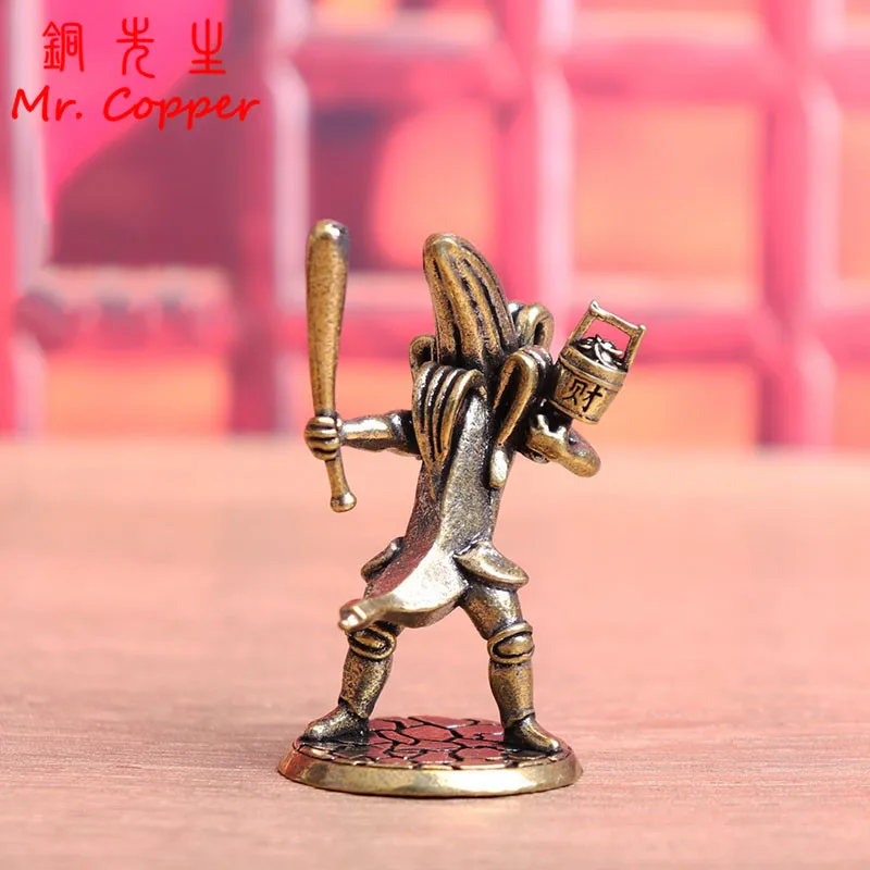 รูปปั้นนักรบกล้วยทองเหลืองขนาดเล็ก ของตกแต่งโต๊ะทำงานสุดฮา ตัวละครโลหะย้อนยุค งานฝีมือ ของตกแต่งบ้าน