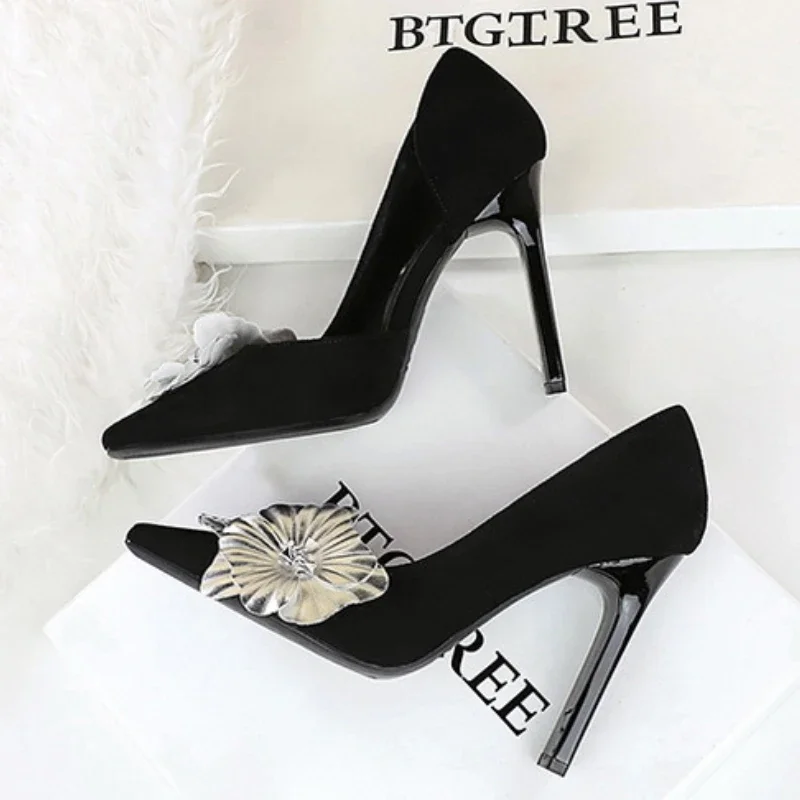 

Fashion Flower Design Suede Pumps Shoes Women 2025 Platform Pointed Super-high Heels Elegant Wedding Ladies Shoes Large Size 43