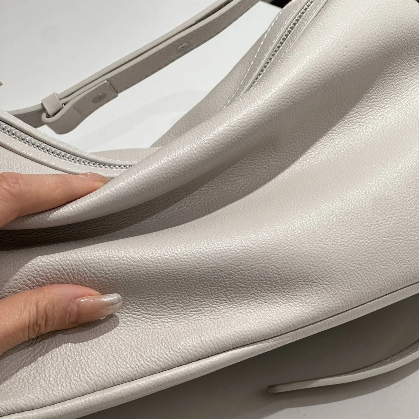 고품질 2025 럭셔리 소가죽 리얼 레더 크로스바디 볼링백 (여성용) - 이상적인 출퇴근 가방 & 여성 선물