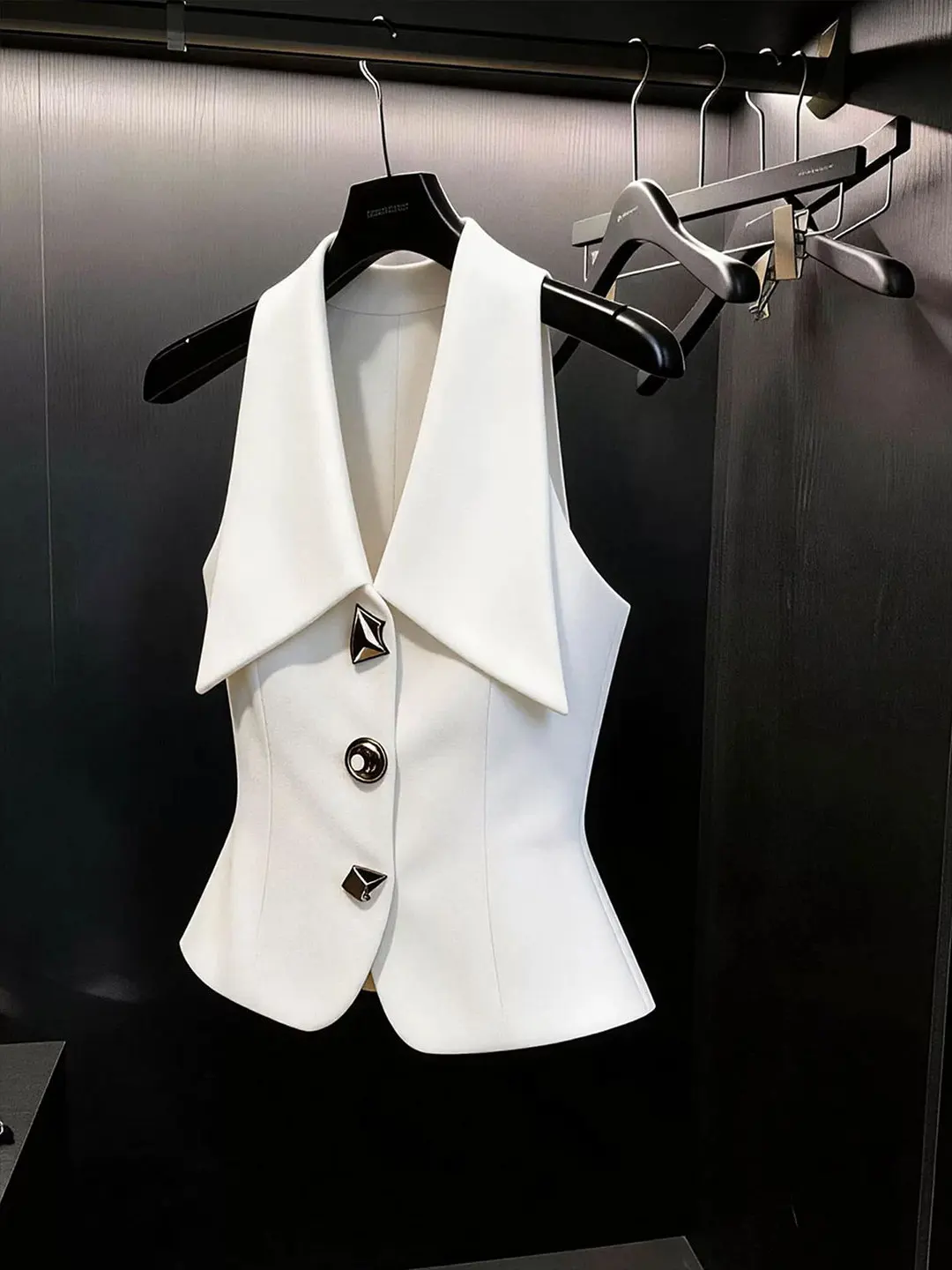 

Elegant Single-Button Sleeveless Vest Women's Fashion Summer Trend Commute Style Standard Fit Inner Wear Poetic Lin Brand