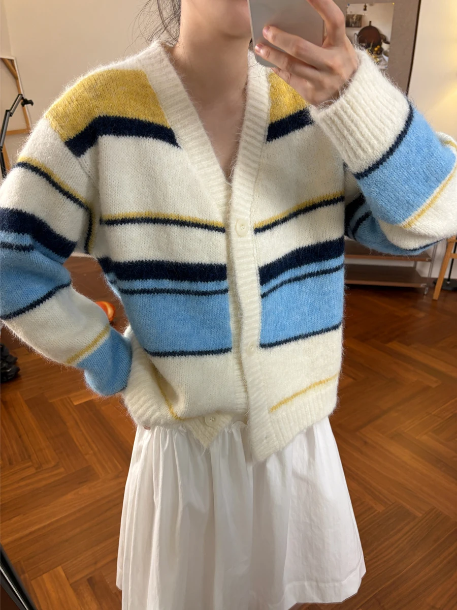 

Loose Women's V-ne Knitted Sweater Coat Soft Color Blo Autumn Winter New Sle Korean Version White Enhancing Faionable