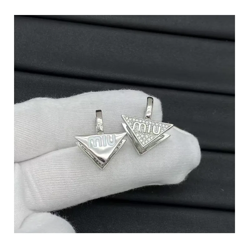 

Diamond-set Red Square Letter Stud Earrings Women's Light Luxury Unique Temperament Needle Geometric Earrings