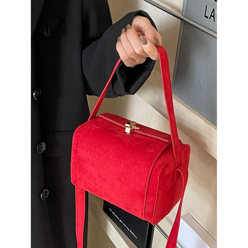 Red Retro Fashion Design Sense Small Square Bag Suede Fabric Women\'s High-end Casual Crossbody Bag 2024 New Commute Shoulder Bag