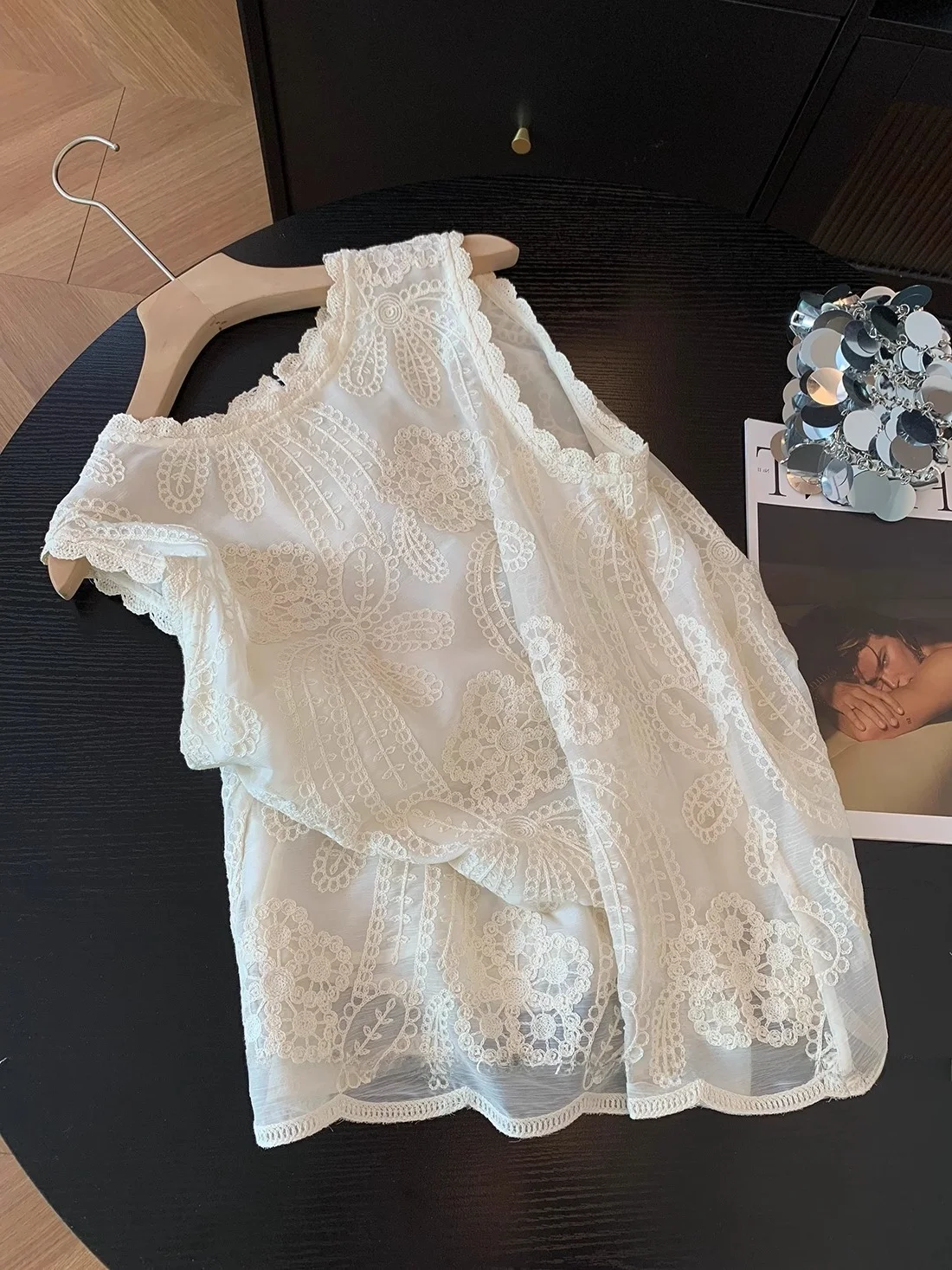 

Кружевной жилет с вышивкой, женский летний универсальный свободный топ с разрезом, тяжелая бирка Du, удаленная круглая нелоновая традиционная китайская футболка...