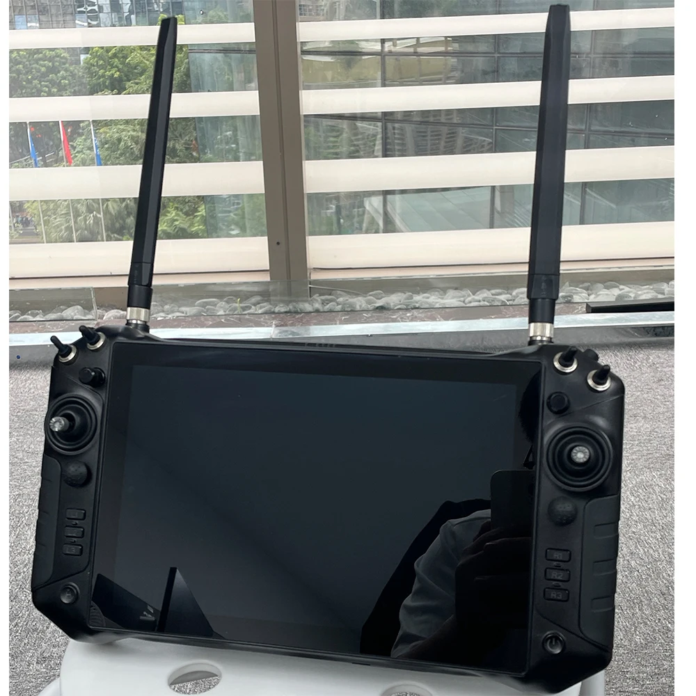 

Новый SIYI UnirRC 10 PRO, отличное управление, стабильный Mastery 1080 HD, большой экран, трехчастотная передача 45 км для дрона, автомобиля, роботов