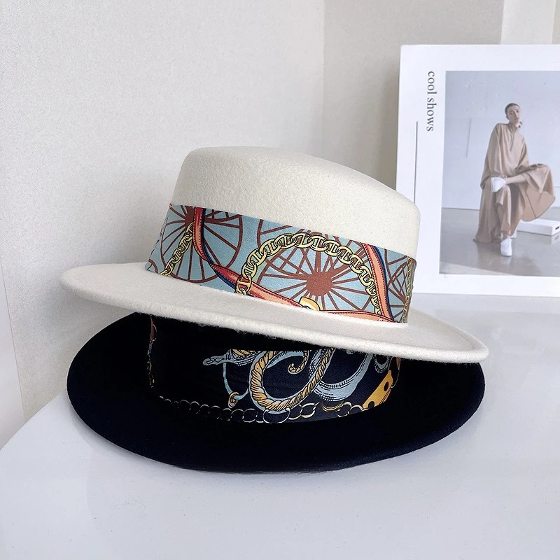 

Модная плоская кепка с лентой для женщин и мужчин, осенняя панама, джазовая кепка, элегантная шляпа Fedora в британском стиле в стиле ретро с широкими полями