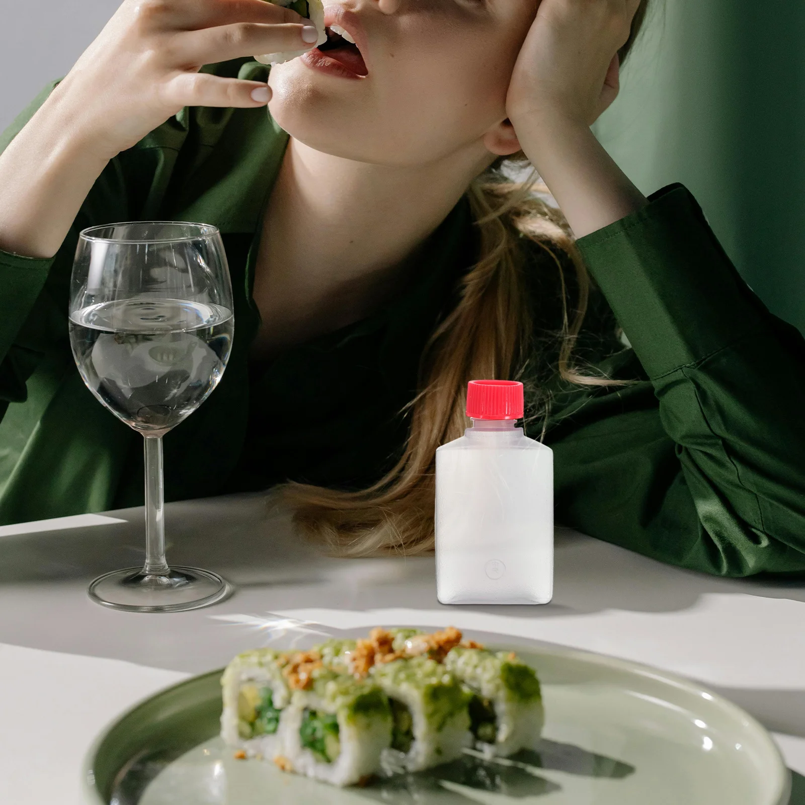 

100Pcs Empty Seasoning Bottles High Seal Portable Spice Dispensers for Travel Picnic Soy Sauce Vinegar Small Condiment Storage