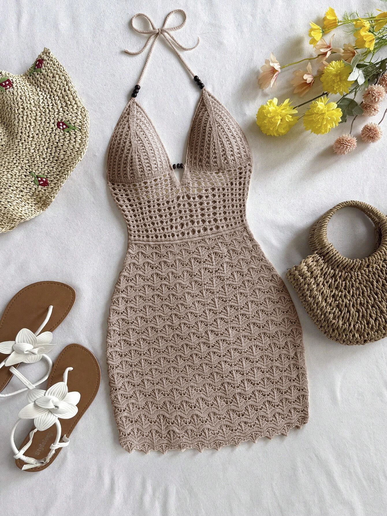 Weißes Häkelkleid für Damen mit Neckholder-Ausschnitt und Ärmellos-Design – Detail 1