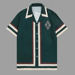 Camisa estampada em alfabeto vintage contrastante verde masculina, camisa casual manga curta, roupa de rua, moda, 2024